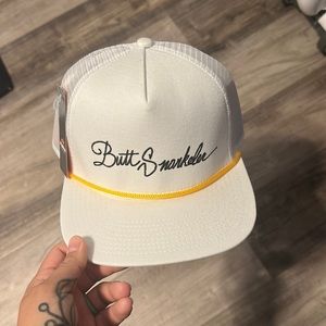 White buttsnorkler hat